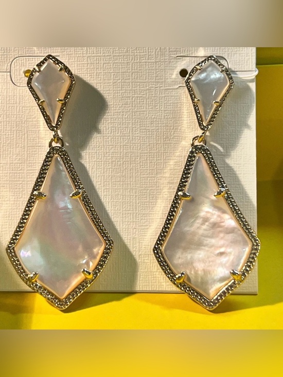 Kendra Scott Jewelry - NWT Kendra Scott RARE & Retired Alexa Earrings Ivory Pearl & Yellow Gold GORG!